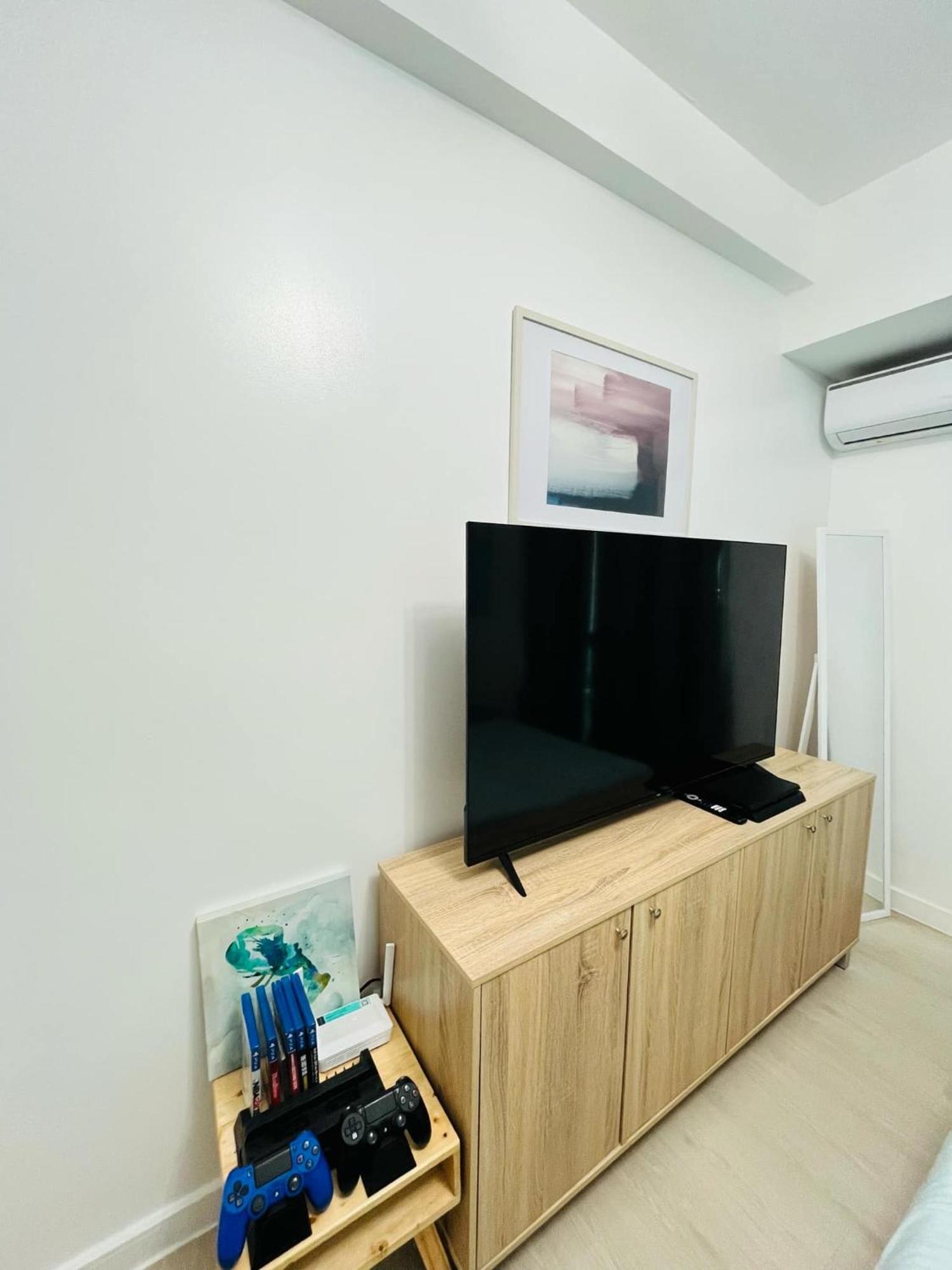 Beach Vibe Condo With Ps4, Mini Karaoke, Board Games In Azure North San Fernando  Exterior foto